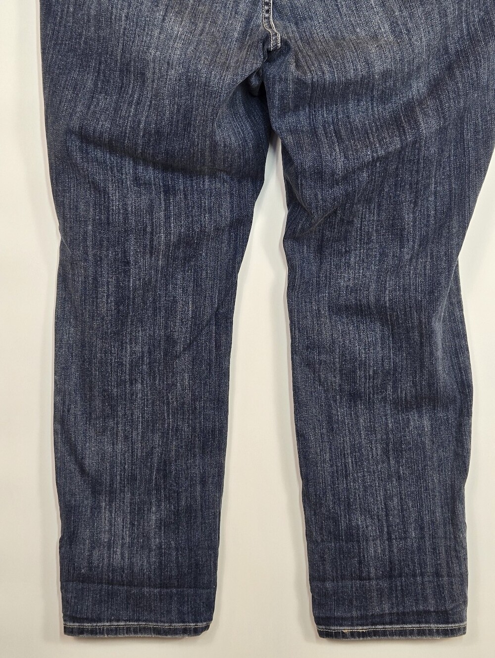 Torrid Premium Boyfriend Embroidered Jeans Mid-rise Distressed Stretch 20 NWT - Picture 13 of 15